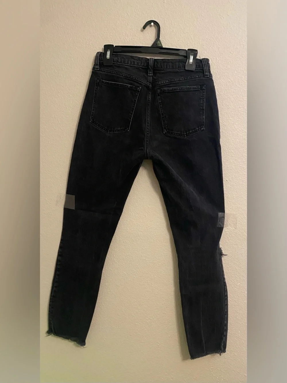 Abercrombie & Fitch Black High-Rise Distressed Jeans - Picture 4 of 9